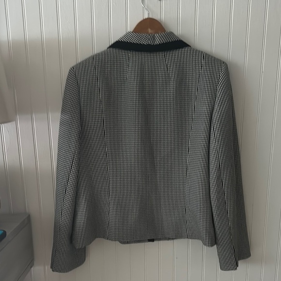 Like new! Jones Wear Black and White Blazer with Notched Lapel sz 18 - Picture 12 of 13
